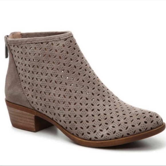 Lucky Brand Suede Bergyn Laser Cut Taupe Ankle Boot 6M Almond Toe Stacked Heel - Picture 2 of 12